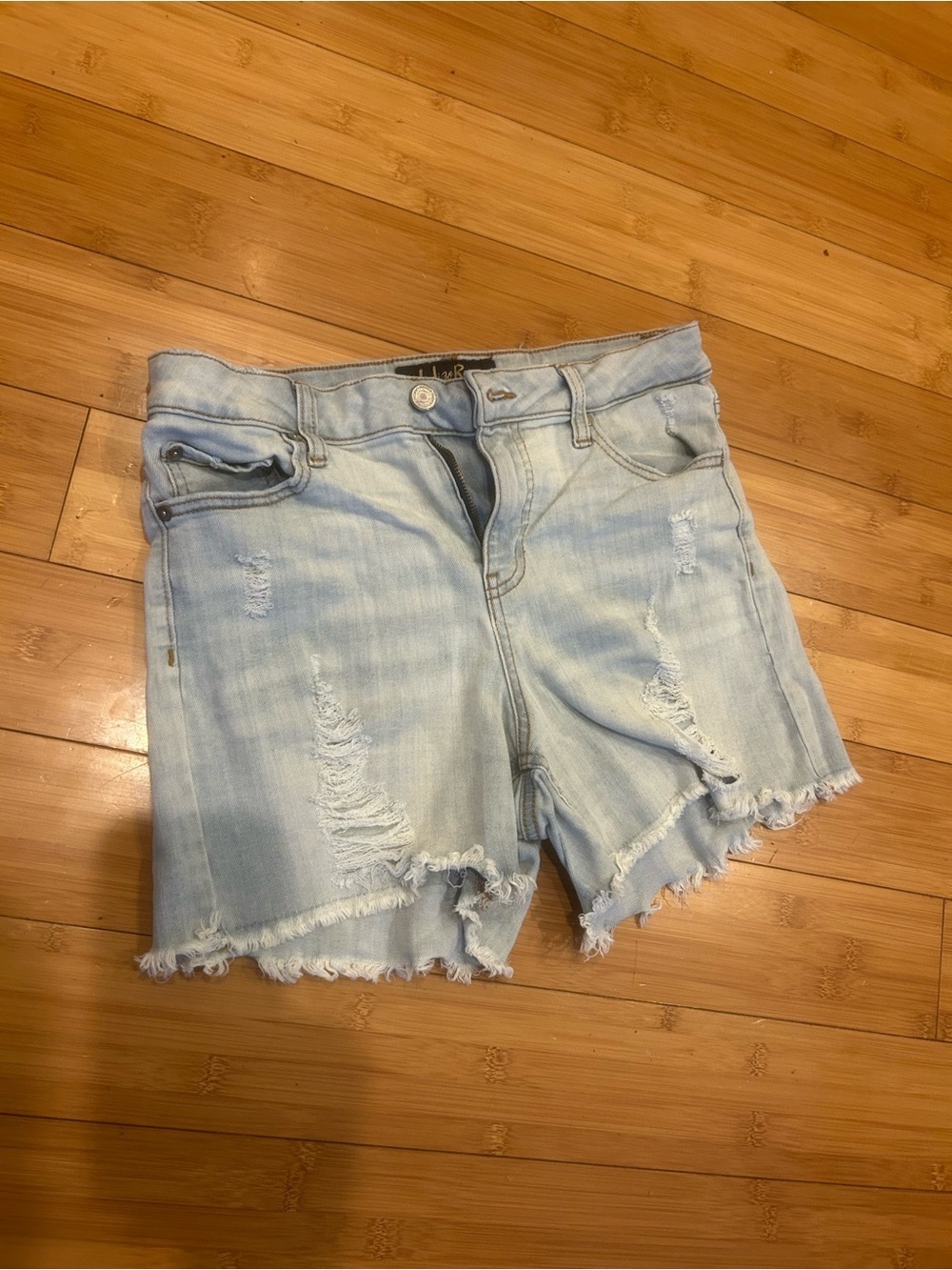 INDIGO BLUE Distressed Denim Shorts Size 7 Light Wash High Rise